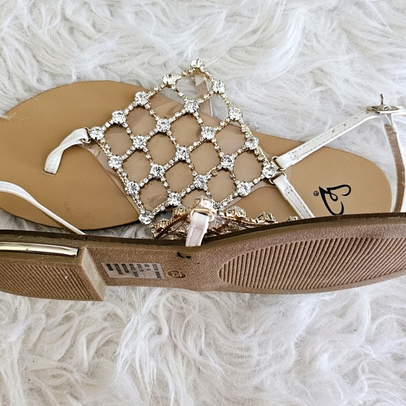 7.5 WHITE J CREW POM POM SANDALS - Picture 5 of 8